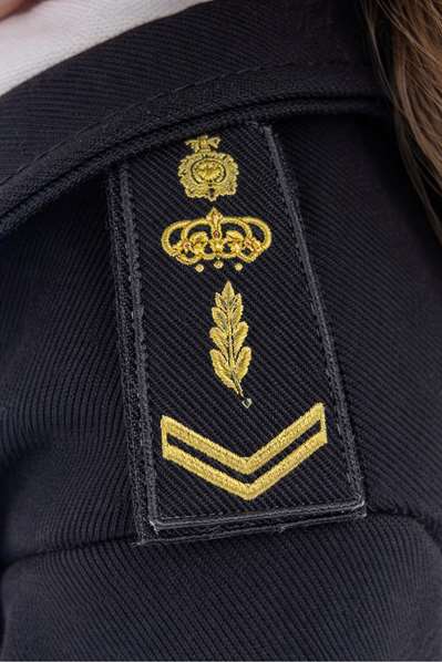 Berjuan Muñeca Gala Oficial de la Policía Nacional 44 cm, idiomas caja e instrucciones: español, inglés, portugués, francés