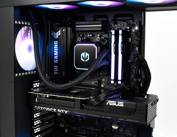 Komputronik Level UP [M12] Ryzen 7 RTX 5070 32GB 4TB W11 Pro