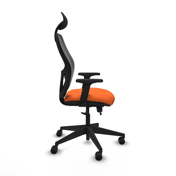 Silla de oficina Alocén con mecanismo Sincro/Traslack tapizada con Tela color Naranja y malla color Negro. Equipada con lumbar 1D, Brazos 2D, Cabecero Fijo y Ruedas 65mm nailon