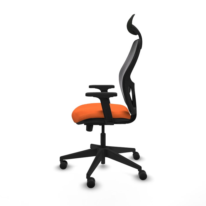 Silla de oficina Alocén con mecanismo Sincro/Traslack tapizada con Tela color Naranja y malla color Negro. Equipada con lumbar 1D, Brazos 2D, Cabecero Fijo y Ruedas 65mm nailon