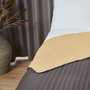 Day Colcha Amarillo Arena y Gris Oscuro 220x240 cm Poliéster Oeko-tex