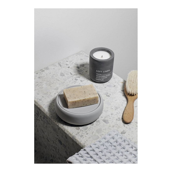 Blomus FRAGA Vela perfumada Soft Linen gris