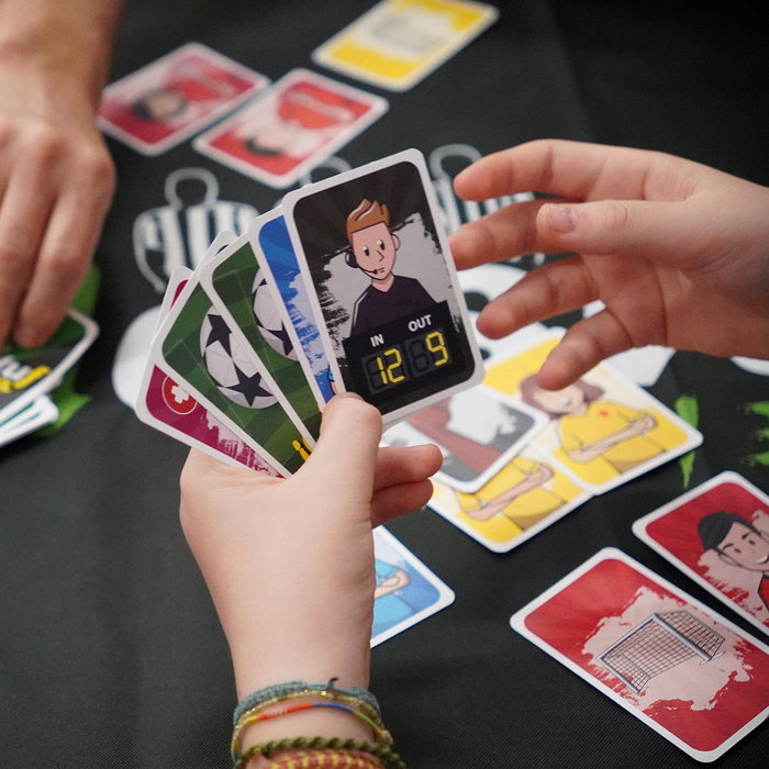 DEQUBE LASTUF Juego de Cartas de Fútbol Divertido para Niños y Adultos (+6 Años)