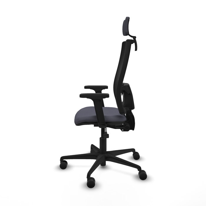 Silla de oficina Bormate con mecanismo Asincro tapizada con Tela color Gris oscuro y malla color Negro. Equipada con lumbar 1D, Brazos 2D, Cabecero 2D y Ruedas 65mm nailon