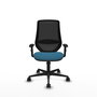 Silla de oficina Mardos con mecanismo Sincro tapizada con Tela color Verde petróleo y malla color Negro. Equipada con lumbar 1D, Brazos 1D y Ruedas 65mm nailon
