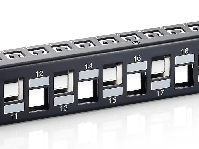 Equip Patchpanel 24 puertos Cat6A Keystone Negro 1U 19 inch Equip Patchpanel 24 puertos Cat6A Keystone Negro 1U 19 inch