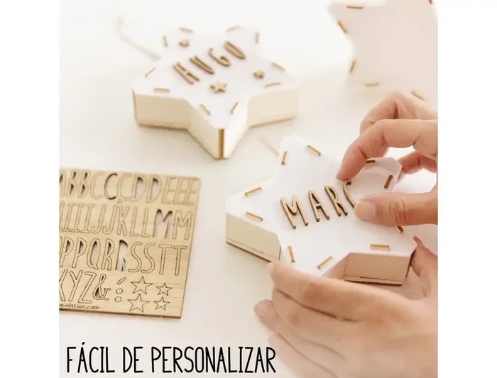 Wondee Lampara de Noche Infantil Personalizable Mini Estrella de Madera Sostenible con Nombre y Luz Quit Miedos