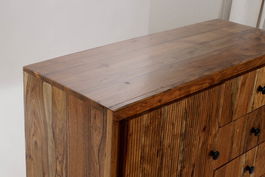 DKD Home Decor Aparador Ondulado acacia Colonial alpino Marron Claro Negro 100 x 40 x 77 cm 3 Cajones 1 Puerta Acacia