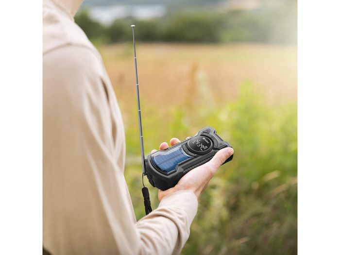 Sandberg Survivor All-in-1 5000 Powerbank, Altavoz Bluetooth, Radio AM/FM, Linterna y Lámpara de Lectura con Carga Solar/Manivela