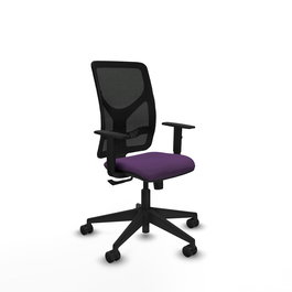Silla de oficina Motilla con mecanismo Sincro tapizada con Tela color Morado y malla color negra. Equipada con lumbar 1D, Brazos 1D y Ruedas 65mm nailon