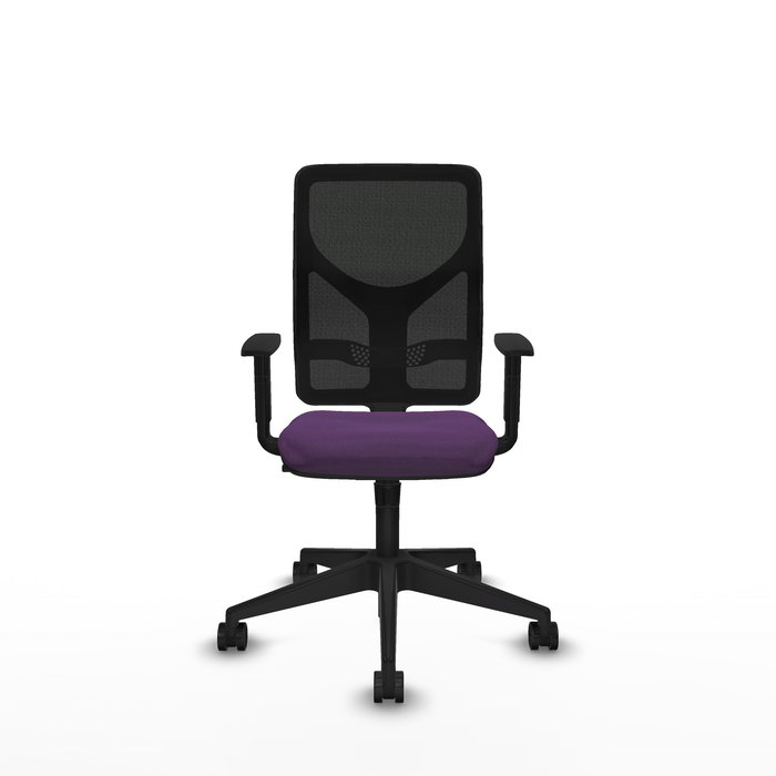 Silla de oficina Motilla con mecanismo Sincro tapizada con Tela color Morado y malla color negra. Equipada con lumbar 1D, Brazos 1D y Ruedas 65mm nailon