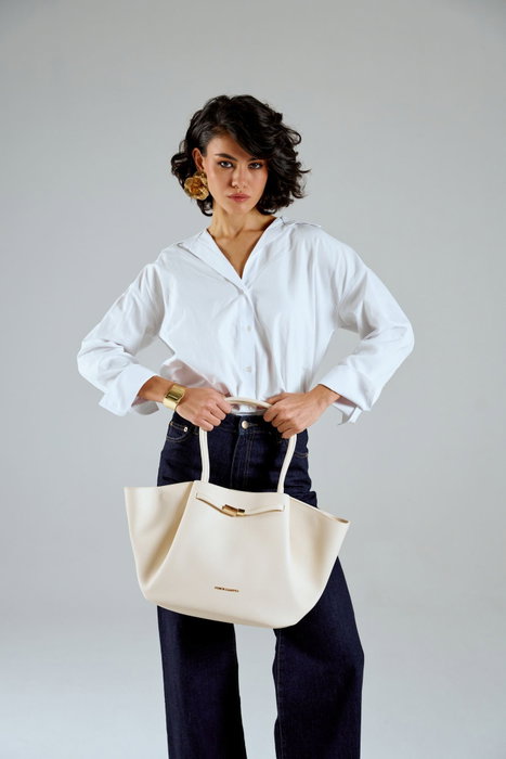 Vince Camuto Bolso de Mano Beige en Piel de Polivinilo Elegante y Duradero Vince Camuto Bolso de Mano Beige en Piel de Polivinilo Elegante y Duradero
