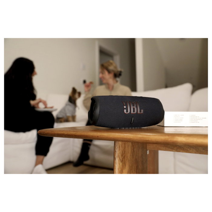 JBL Altavoz Portátil Charge 5, Bluetooth 5.1, IP67 Resistente al Agua y Polvo, 20h Autonomía, Batería 7500mAh, 30W RMS, Negro