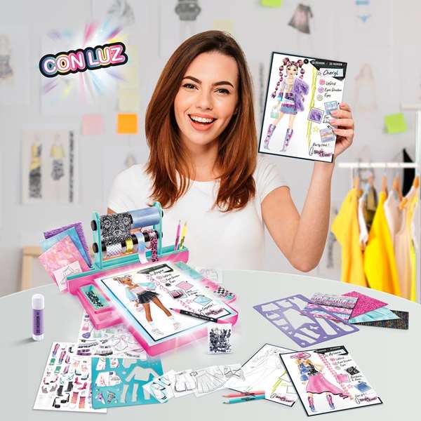 Canal Toys Juego Estudio de Diseño de Moda Fashion Designer con Luz para Crear Pulseras, Incluye Cuentas y Abalorios - 34x31x8cm Canal Toys Juego Estudio de Diseño de Moda Fashion Designer con Luz para Crear Pulseras, Incluye Cuentas y Abalorios - 34x31x8cm