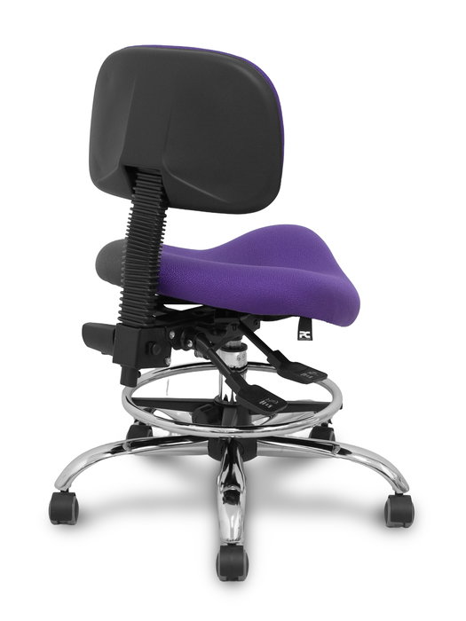 Taburete Zarza con mecanismo Asincro tapizada con Tela color Lila. Equipado con Base cromada, Sin brazos y Ruedas de parqué