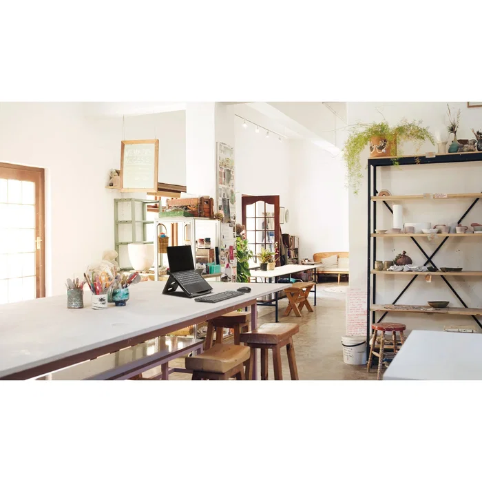 Kensington K52805EU SmartFit EQ Soporte Elevador Ergonómico para Portátil 12-17" Negro - Plegable, Ventilación y 50% PCR