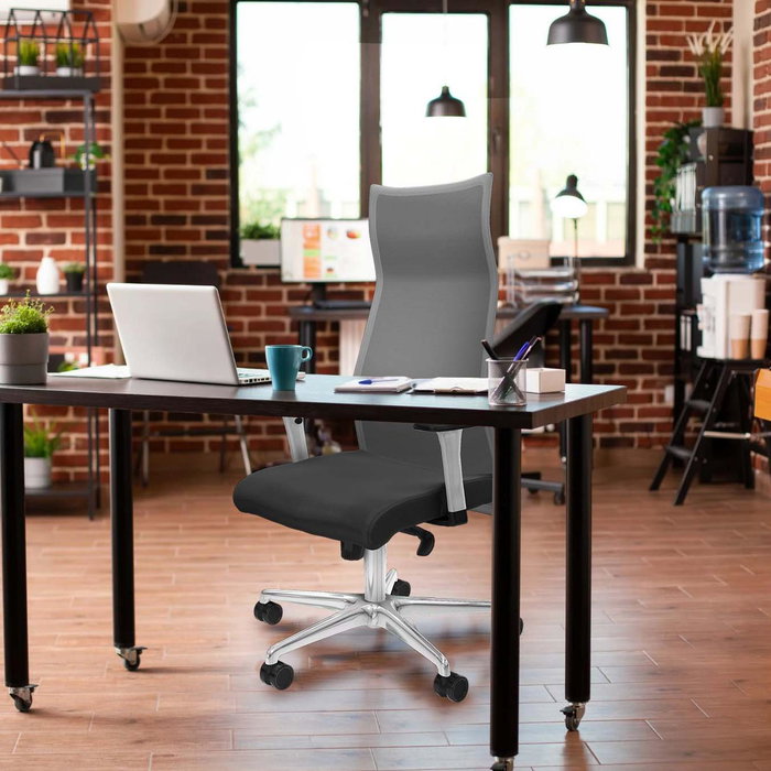 Sillón Albacete con mecanismo Sincro tapizada con Similpiel color Amarillo y malla color Blanco. Equipado con Base aluminio, Brazos 1D y Ruedas 65mm nailon