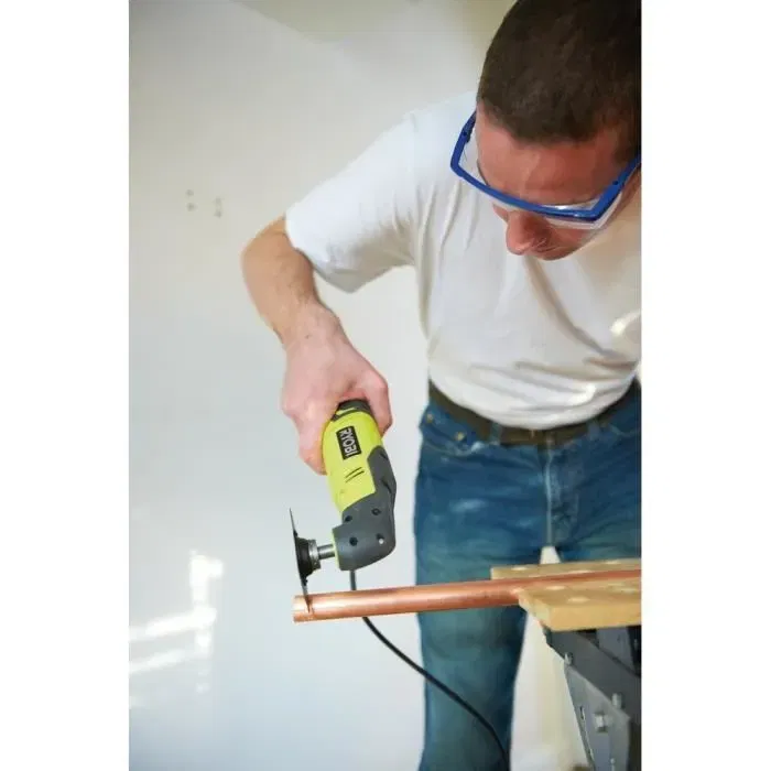 Ryobi Herramienta Multifunción con Cable 200W - Serrar, Cortar, Lijar, Pelar - Versátil