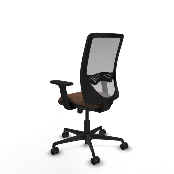 Silla de oficina Zulema con mecanismo Sincro tapizada con Tela color Marrón oscuro y malla color Gris. Equipada con lumbar 1D, Brazos 2D y Ruedas 65mm nailon