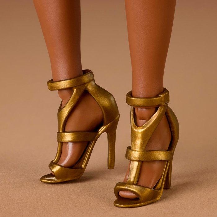 Barbie Barbie Signature Basics Modelo 09 JJX28 - Muñeca Coleccionable con Vestido Dorado, Cuerpo Articulado y Pelo Castaño