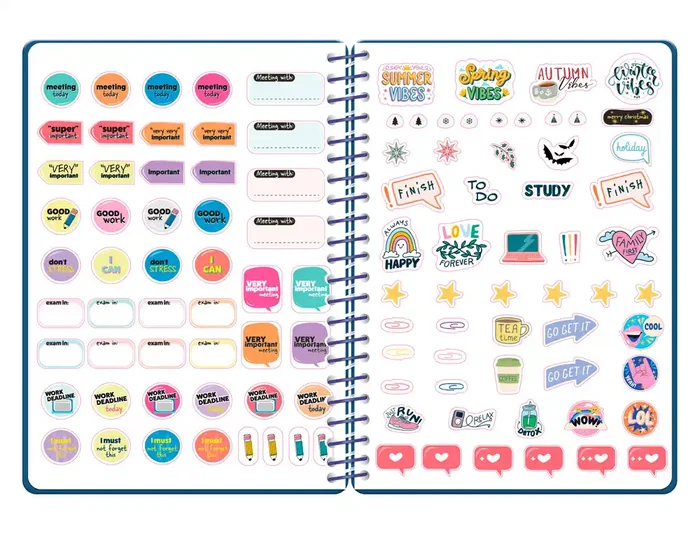 Liderpapel Agenda Escolar 2026-2027 Military - A6+ Espiral, Día por Página, Bilingüe Español, Azul, Papel FSC 80g, con Gomilla y Pegatinas