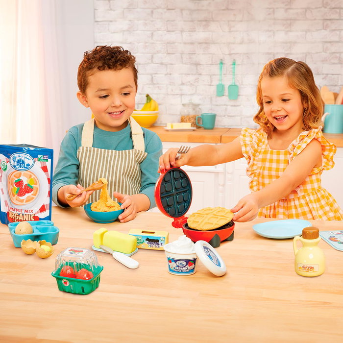 MGA Kit Creativo de Gofres con Máquina, más de 18 Accesorios para Cocinar, Incluye Sirope y Mantequilla