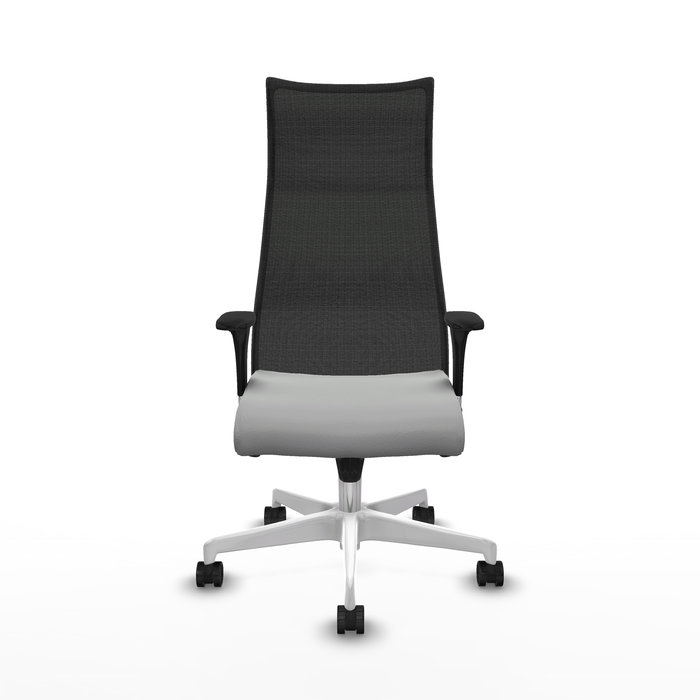 Sillón Albacete con mecanismo Sincro tapizada con Similpiel color Gris claro y malla color Negro. Equipado con Base poliamida blanca, Brazos 1D y Ruedas 65mm nailon