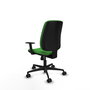 Silla de oficina Alares con mecanismo Sincro tapizada con Tela color Verde. Equipada con Base nailon negra, Brazos 1D y Ruedas 65mm nailon