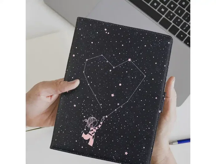 Wondee Funda Tablet Universal para 10.2 y 10.4 Pulgadas La Volátil - Diseño Exclusivo Estrellas sobre Fondo Oscuro, Protección contra Golpes y Arañazos