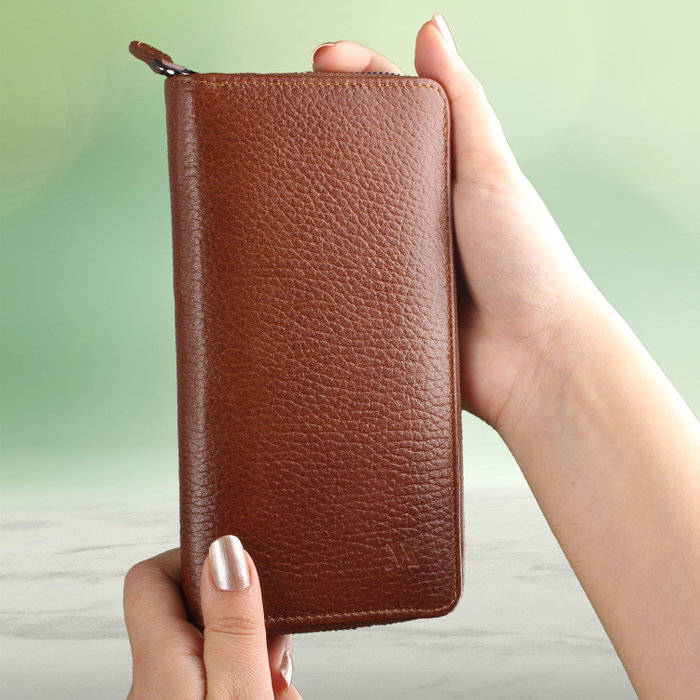 Zoozie Bags 4601 Cartera de Piel Tostada para Mujer, 9 Compartimentos para Tarjetas, Funda para Teléfono, Elegante y Duradera, 9x17x2 cm Zoozie Bags 4601 Cartera de Piel Tostada para Mujer, 9 Compartimentos para Tarjetas, Funda para Teléfono, Elegante y Duradera, 9x17x2 cm