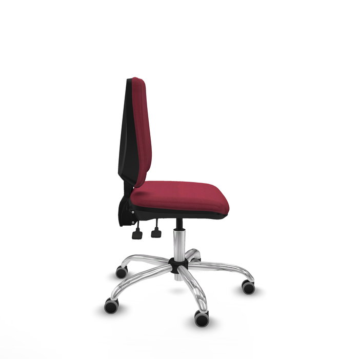 Silla de oficina Elche con mecanismo Asincro tapizada con Tela color Granate. Equipada con Base cromada, Sin brazos y Ruedas 65 mm parqué