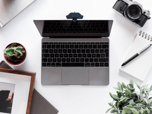 Creative Labs 73VF099000000 Webcam Live! Cam 4K UHD Plug-and-Play para Videollamadas y Transmisiones con Lente Gran Angular y Micrófonos Duales