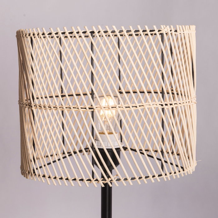 Lámpara de Mesa Ratán Porbandar Boho-Chic con Pantalla Natural y Base Metal Negro SKD-T1020 Lámpara de Mesa Ratán Porbandar Boho-Chic con Pantalla Natural y Base Metal Negro SKD-T1020
