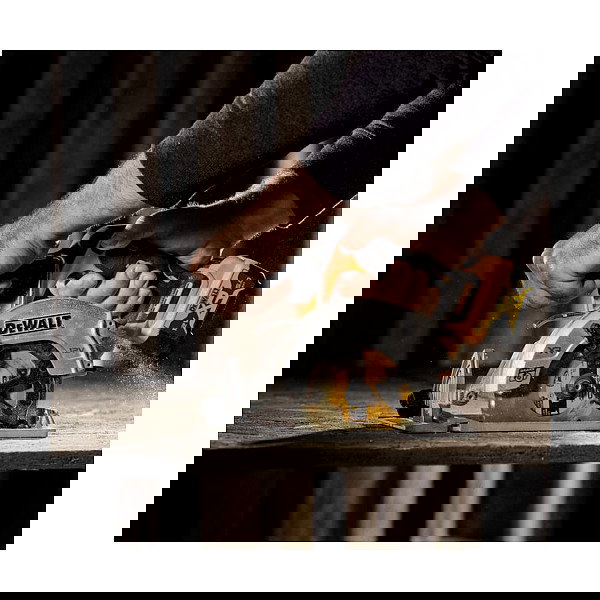 DeWALT Sierra Circular Inalámbrica 12V, Disco 14 cm 3600 RPM, Ajuste de Corte Biselado, Batería de Litio, DCS512P2-QW