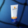 La Roche-Posay Anthelios UVsport Loción Solar Invisible Resistente al Agua y Sudor SPF 50+ con Vitamina E y Agua Termal 200 ml