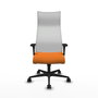 Sillón Albacete con mecanismo Sincro tapizada con Similpiel color Naranja y malla color Blanco. Equipado con Base nailon negra, Brazos 1D y Ruedas 65mm nailon