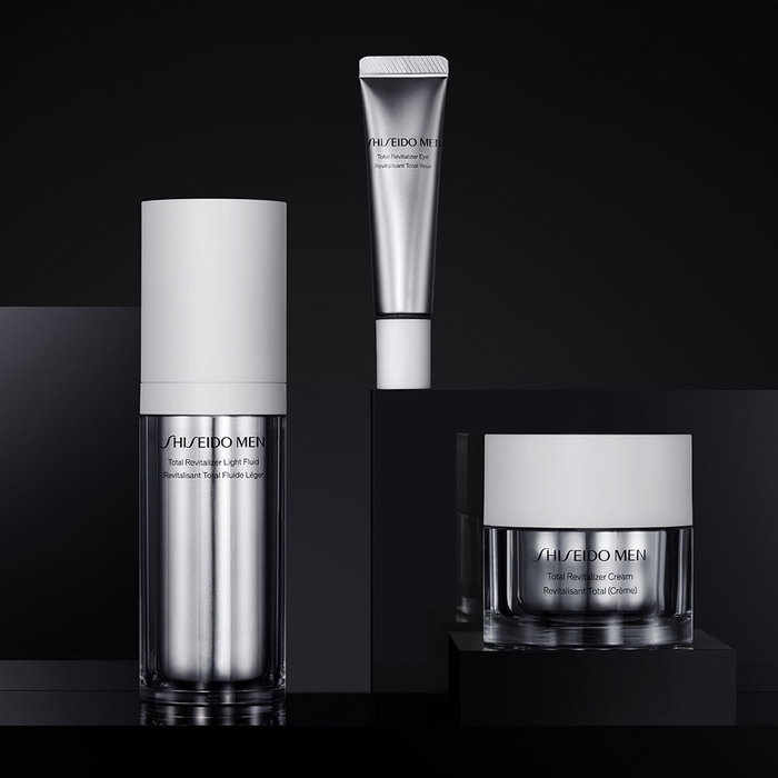 Shiseido Men Total Revitalizer Light Fluid 70 ml - Tratamiento Facial Antifatiga y Antiedad para Hombre - Crema Fluida Antiarrugas