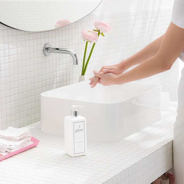 Jacadi Gel Limpiador Corporal y Capilar para Pieles Sensibles, 400 ml, No Irrita los Ojos Jacadi Gel Limpiador Corporal y Capilar para Pieles Sensibles, 400 ml, No Irrita los Ojos