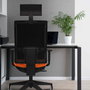 Silla de oficina Horna con mecanismo Sincro/Traslack tapizada con Tela color Verde y malla color Gris. Equipada con lumbar 1D, Brazos 1D, Cabecero Fijo y Ruedas 65 mm parqué