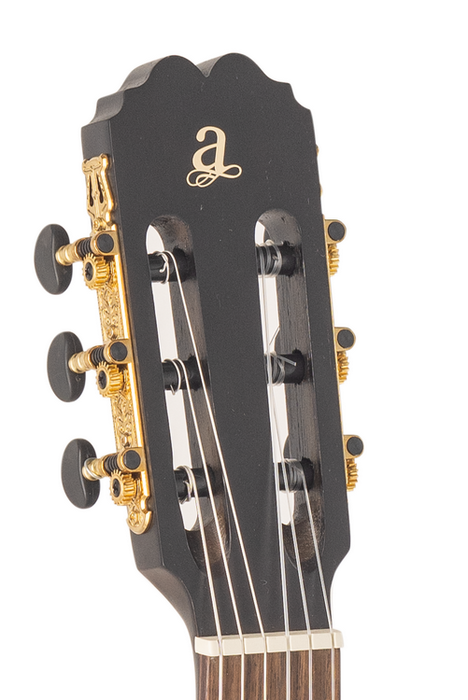 Guitarra Clásica Admira Luna Serie Estudio Cutaway Electrificada Fishman