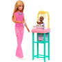 Barbie Caja Pediatra con Muñeca Bebé, Jumpsuit Rosa, Muebles y Accesorios Médicos para Niños a Partir de 3 Años