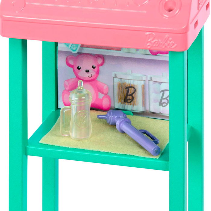 Barbie Caja Pediatra con Muñeca Bebé, Jumpsuit Rosa, Muebles y Accesorios Médicos para Niños a Partir de 3 Años Barbie Caja Pediatra con Muñeca Bebé, Jumpsuit Rosa, Muebles y Accesorios Médicos para Niños a Partir de 3 Años