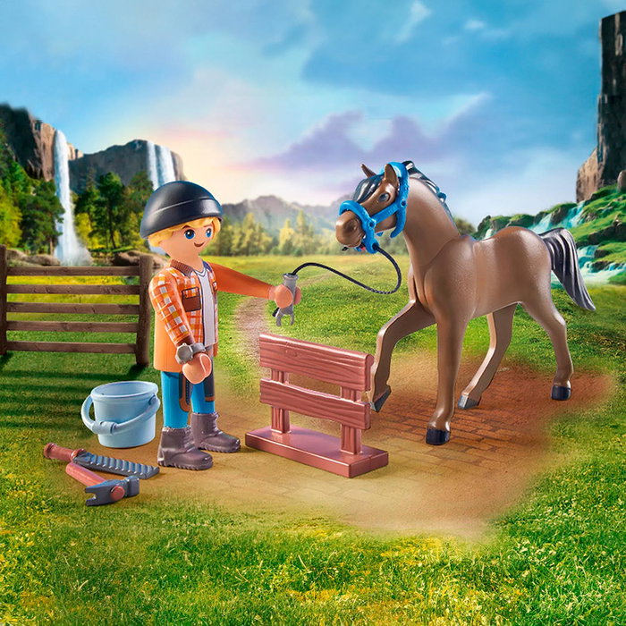 PLAYMOBIL 71357 Herrador Ben y Caballo Aquiles Set, con Yunque, Tenazas, Martillo y Fragua - Juguete de Herraje para +5 años