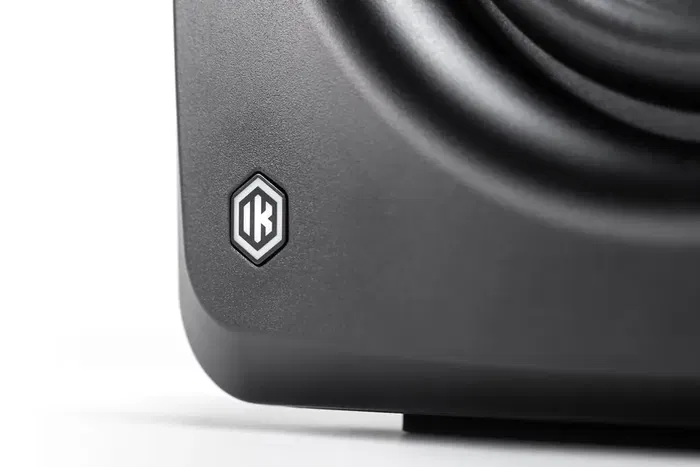 IKMULTIMED iLoud Sub Subwoofer de Estudio Ultracompacto con Bluetooth 160W RMS IKMULTIMED iLoud Sub Subwoofer de Estudio Ultracompacto con Bluetooth 160W RMS