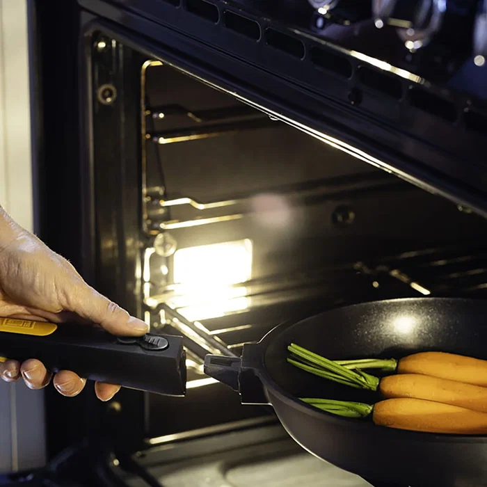 BRA Fast Click Sartén Multiuso 24cm | Aluminio Fundido 5.5mm | Teflón Select Antiadherente | Compatible con Inducción y Horno hasta 220°C | Mango Desmontable