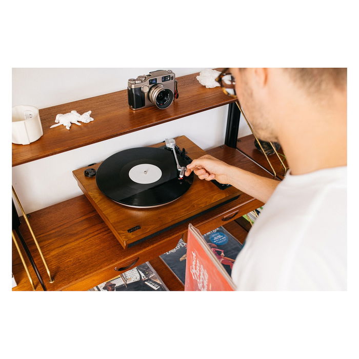 Lenco LS-55WA Altavoz Bluetooth Portátil con Radio, USB, NFC, Parlante Estéreo de 2 Canales y Sonido Potente en Caja de Madera de Nuez