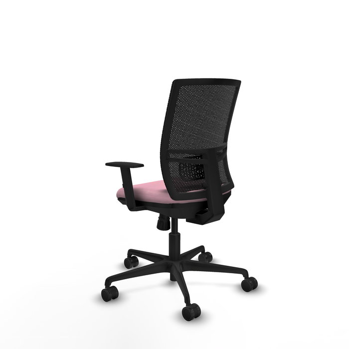 Silla de oficina Yunquera con mecanismo Sincro tapizada con Tela color Rosa y malla color Negro. Equipada con lumbar 1D, Brazos 1D y Ruedas 65mm nailon