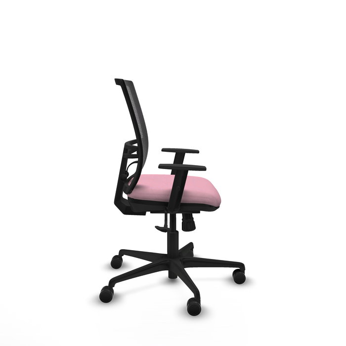 Silla de oficina Yunquera con mecanismo Sincro tapizada con Tela color Rosa y malla color Negro. Equipada con lumbar 1D, Brazos 1D y Ruedas 65mm nailon