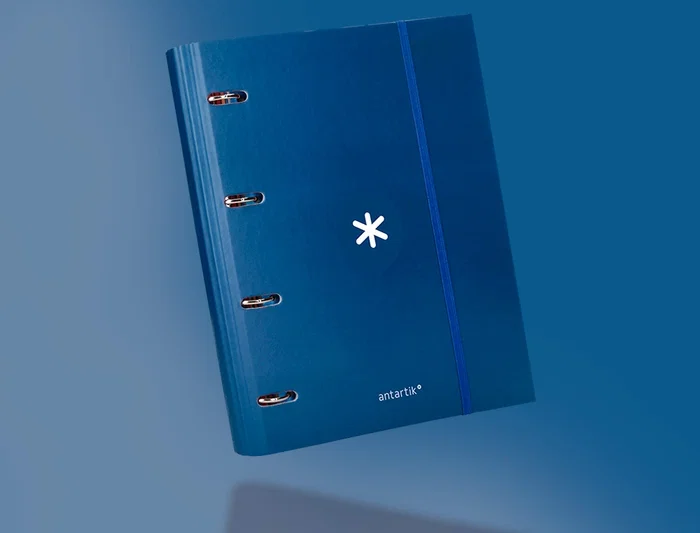 Antartik Carpeta con Recambio A4, 4 Anillas 40mm Redondas, Cuadro 5mm, 90gr, Azul Marino Antartik Carpeta con Recambio A4, 4 Anillas 40mm Redondas, Cuadro 5mm, 90gr, Azul Marino