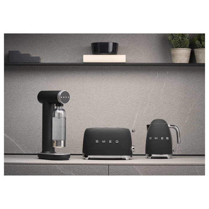 Smeg SKC01BLM Sodamaker Collezione Aesthetic Schwarz Negro Plástico Giratorio Smeg SKC01BLM Sodamaker Collezione Aesthetic Schwarz Negro Plástico Giratorio